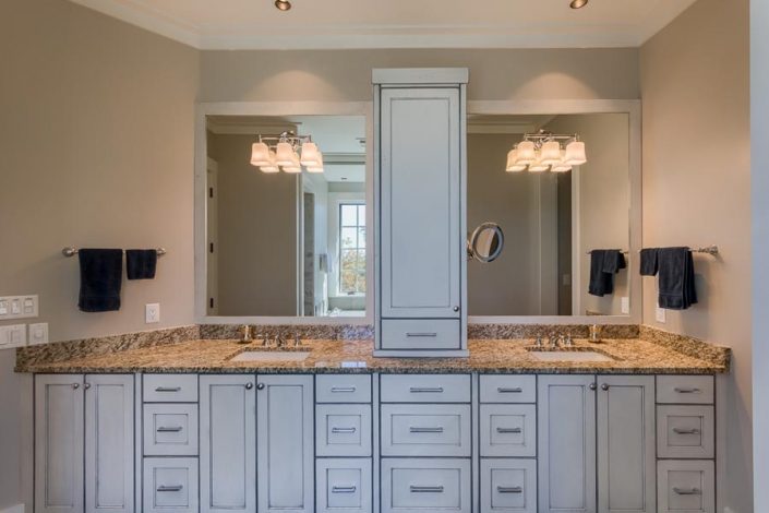 Bath With Beautiful Custom Built Cabinets Built By Garner Woodworks